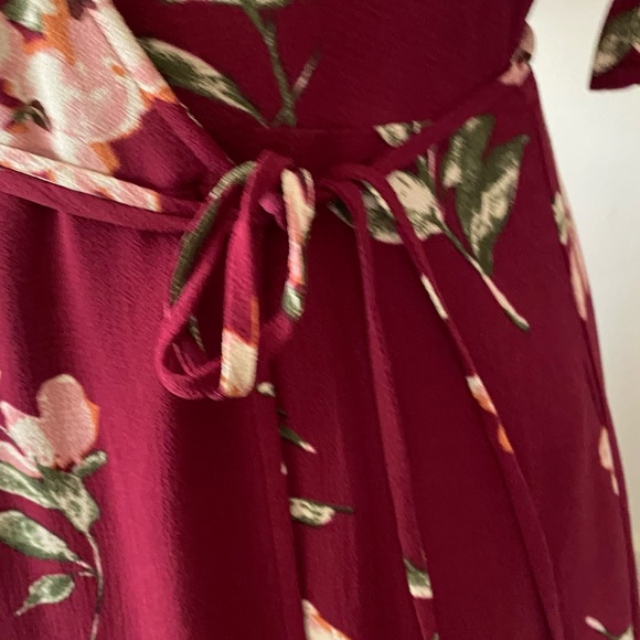 LULUS BURGUNDY FLORAL WRAP MAXI DRESS SIZE SMALL 🌟EUC🌟 - Picture 4 of 16